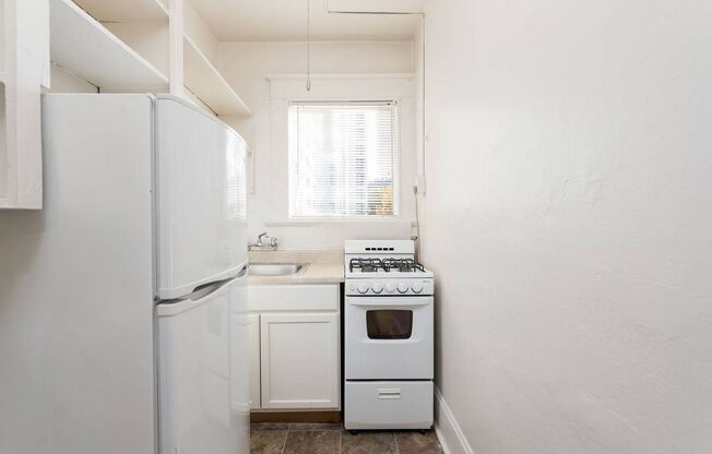 Studio, 1 bath, 215 sqft, $800, Unit 409