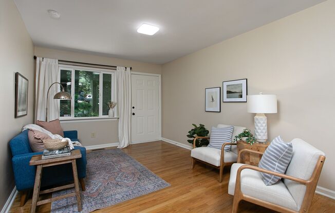 Spacious 1 Bedroom Duplex close to UNC Campus - Updated, Pet Friendly, Private Wooded Lot!