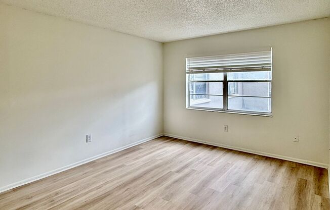 2 beds, 1 bath, 927 sqft, $1,525, Unit 75-12