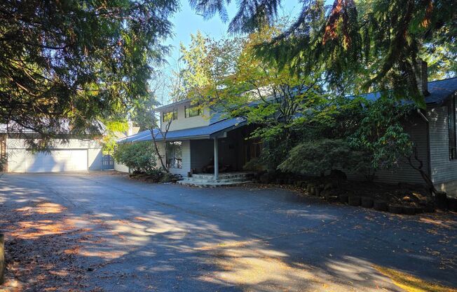 Waterfront Home in Illahee!