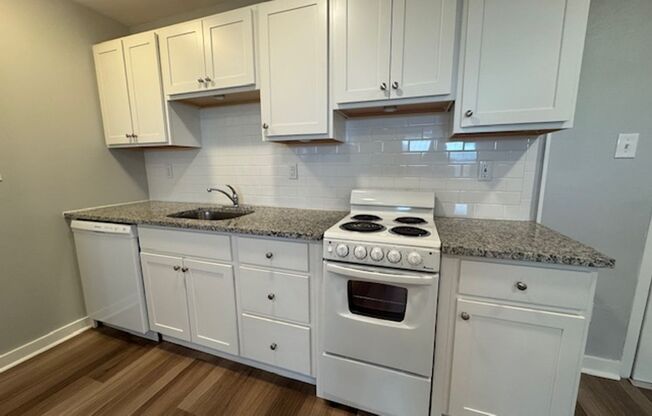 1 bed, 1 bath, 450 sqft, $1,549, Unit 5326 Fifth Ave. #17