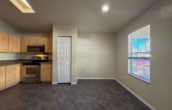 Pet Friendly 3/2 Home in Sorrento Available NOW!