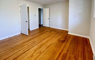 2 beds, 1 bath, $1,200, Unit Unit 2