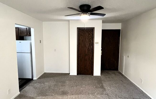 2 beds, 1 bath, $800, Unit 101