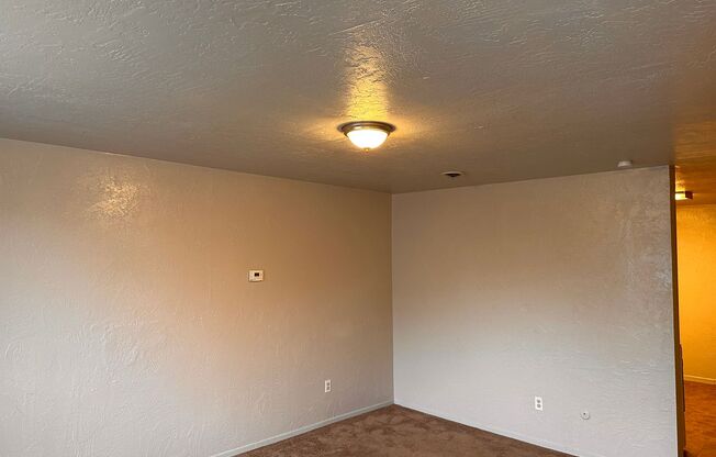 2 beds, 1 bath, $895, Unit Unit #103