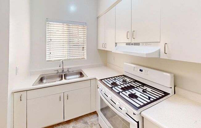 COR - 733 S. Coronado St