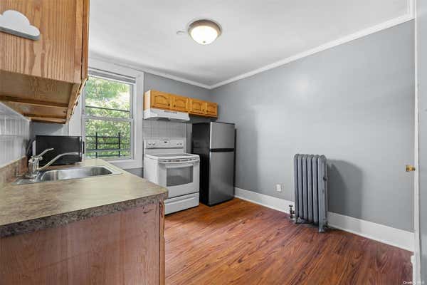 3 beds, 1 bath, $2,900