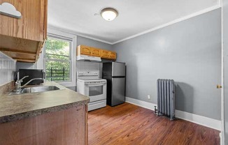 3 beds, 1 bath, $2,900