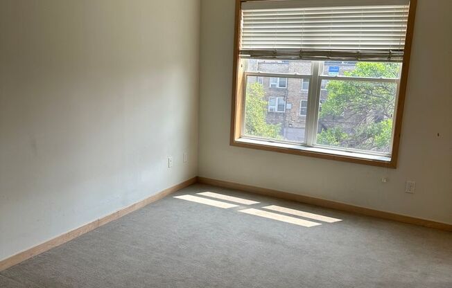 2 beds, 2 baths, 1,000 sqft, $1,395, Unit 410