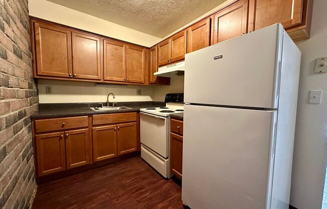 1 bed, 1 bath, $825, Unit 16