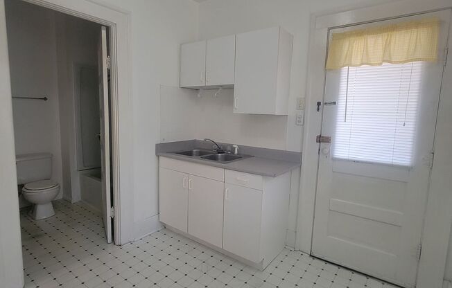 1 bed, 1 bath, 600 sqft, $600, Unit Unit # C