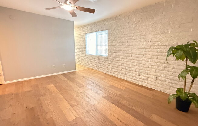 1122 S MCCLINTOCK DR