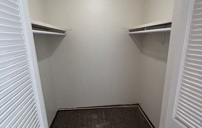 3 beds, 1.5 baths, 1,204 sqft, $1,569, Unit 5176 04