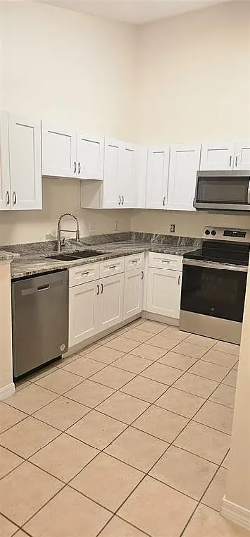 CUTE!  3 BEDROOM / 2 BATH HOUSE (WINTER SPRINGS)
