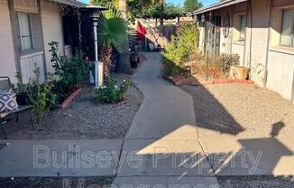 454 S STAPLEY DR