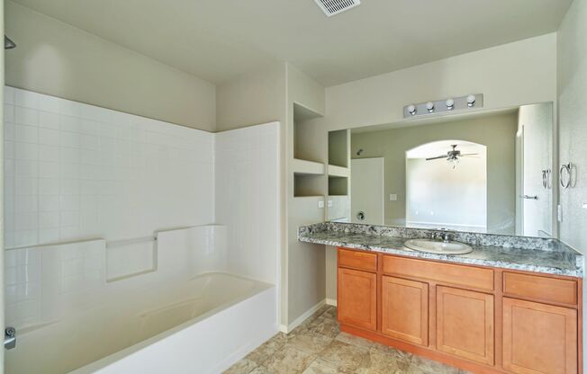 Beautiful end unit in gated Villa Mirage