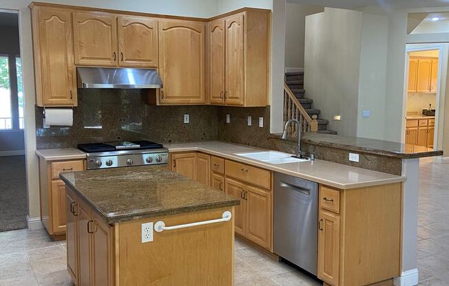 Broadstone Solar Home - 5 Bdrms, 4 Baths