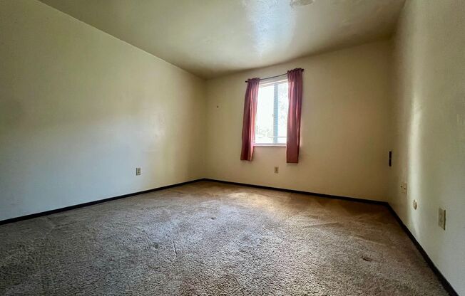 Cozy One Bedroom Apartment! Laundry On-Site, Built-In A/C & More! Call Today!