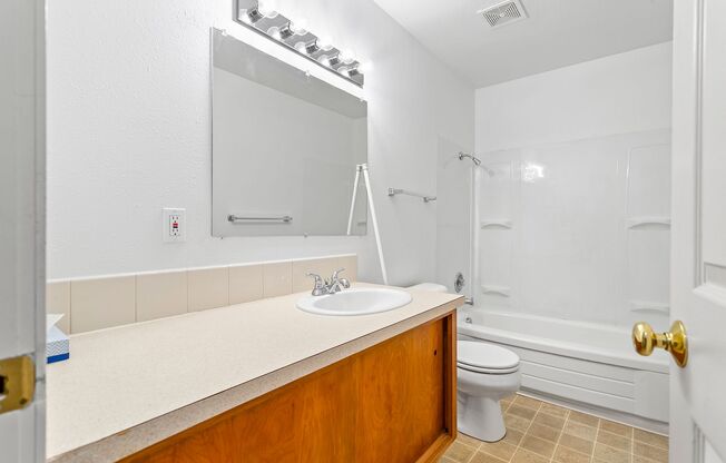 CloverLeaf Apt
