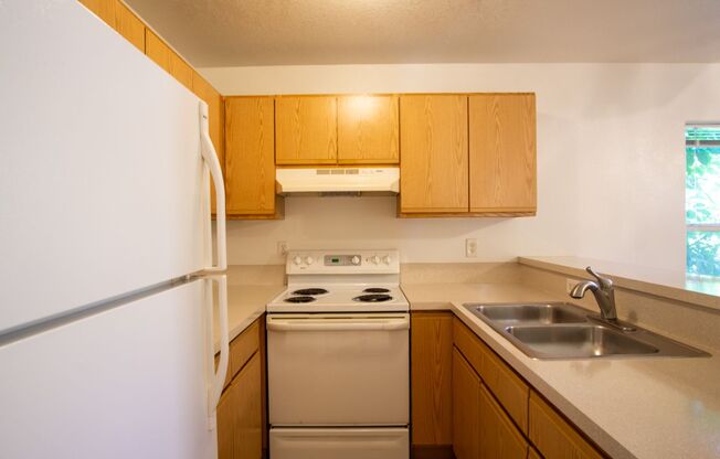 Jewel of Division: SE Sunny 2nd Floor 1-Bdr w/Parking + Balcony