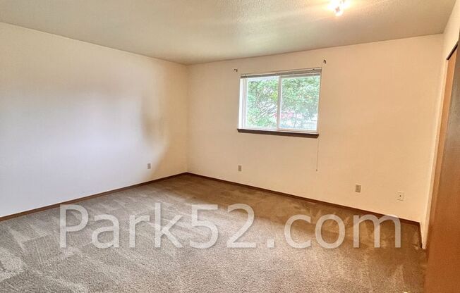 2 beds, 1 bath, $1,700