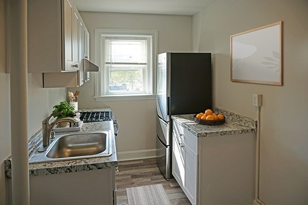 1 bed, 1 bath, 555 sqft, $2,350, Unit 09