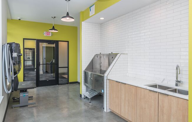 1 bed, 1 bath, 816 sqft, $1,250, Unit 409