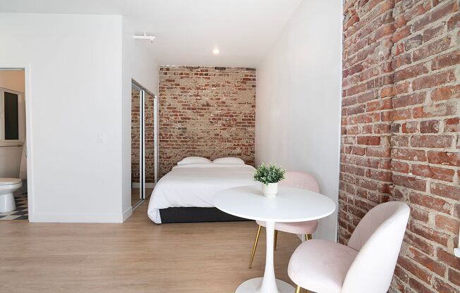 Studio, 1 bath, 223 sqft, $2,225, Unit 402