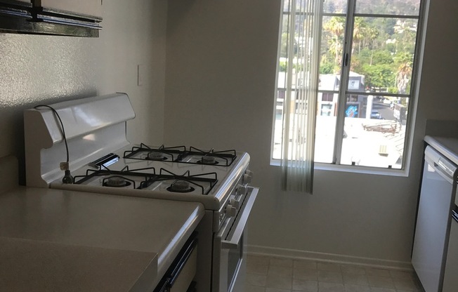 2 beds, 2 baths, 1,000 sqft, $2,950, Unit 420