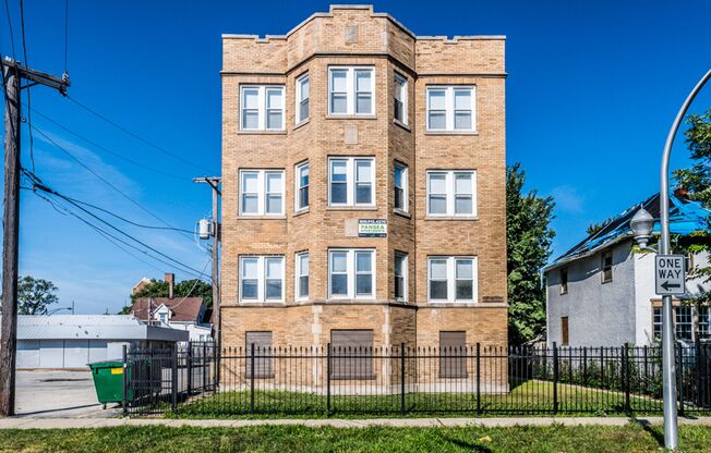 7846 S Saginaw