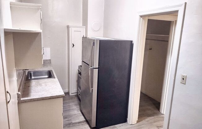 Studio, 1 bath, $1,300, Unit 14