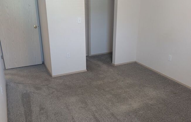 2 beds, 1 bath, 878 sqft, $1,775, Unit E202