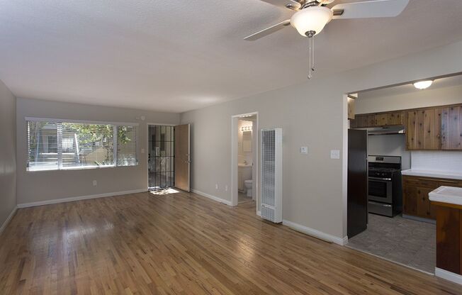 *OPEN HOUSE: 6/7 10AM-12PM* 2 Bed, 1.5 Bath in North Park w/ Pool and Garage!
