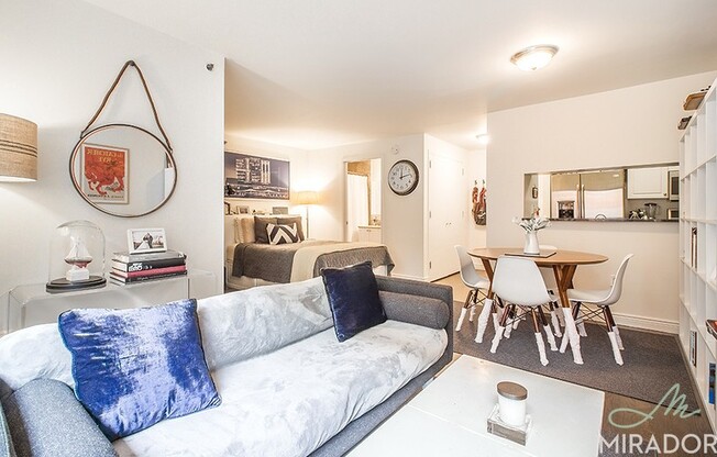 1 bed, 1 bath, $5,300, Unit 521