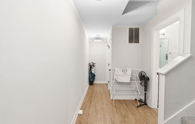 4 beds, 2 baths, 950 sqft, $5,500, Unit 924-1E