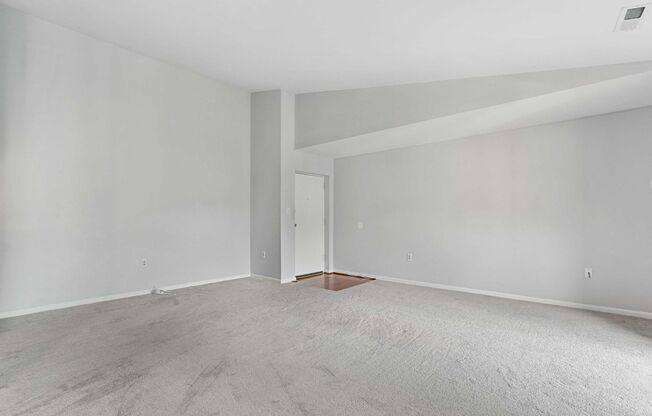 Castle Harbour 3rd floor renovated condo. Close to Rt. 100 / Ft Meade / NSA / BWI