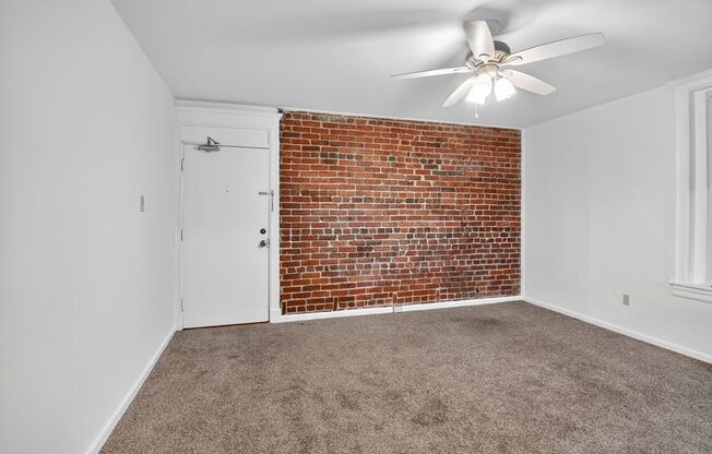 Available Now! 2Bd / 1.5Ba in the Heart of Adams Morgan!