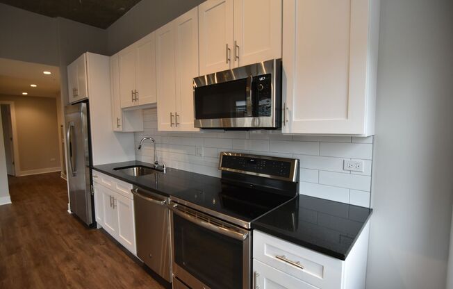 2 beds, 2 baths, 976 sqft, $4,100, Unit 3833-311