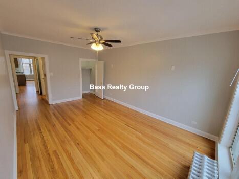 6970 North Greenview Ave.