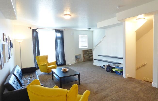 3 Bd 3.5 Bath 2 Car Garage Townhome in Sandy