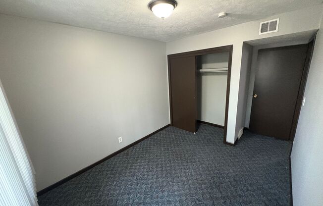 2 beds, 1 bath, 1,080 sqft, $850, Unit #10