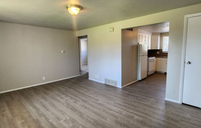 2 beds, 1 bath, 800 sqft, $995, Unit #20