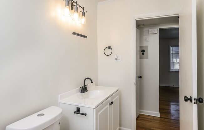 1 bed, 1 bath, 750 sqft, $1,099, Unit 7