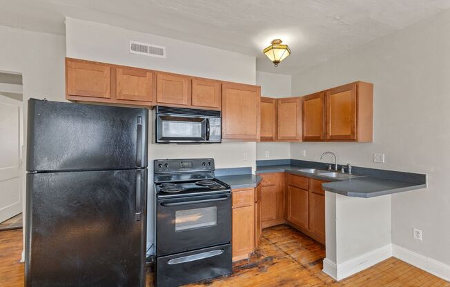 2 beds, 1 bath, 857 sqft, $1,025, Unit 11