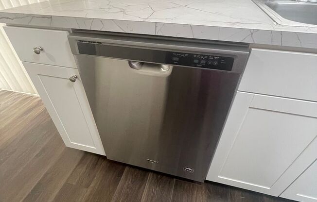 2 beds, 1 bath, 945 sqft, $1,575, Unit 033