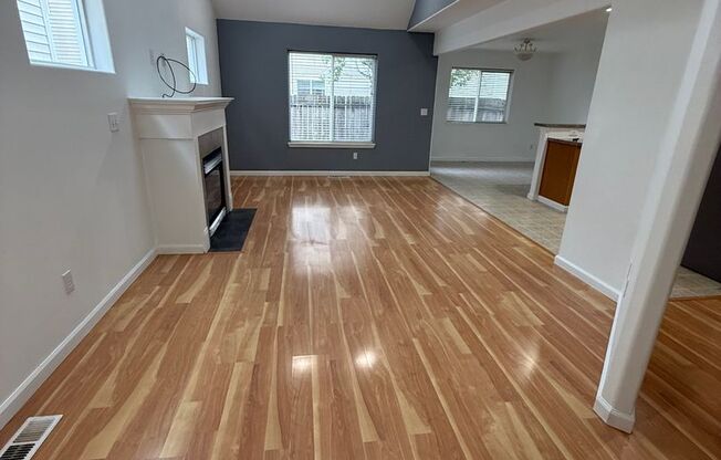 Beautifully Refreshed 2-Story in East Vancouver! 3B/2Ba with Vaulted Ceilings, Fenced Yard & 2-Car Garage!