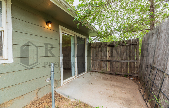 1127 N MERIDIAN AVE