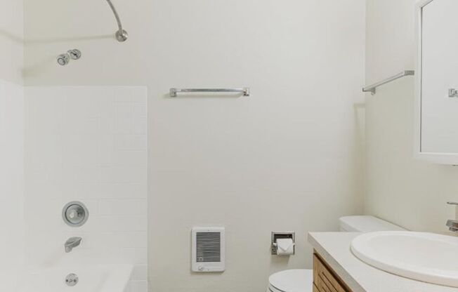 Studio, 1 bath, 375 sqft, $1,075, Unit 213