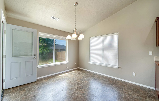 AVAILABLE SEPTEMBER 1ST! Luxury Kennewick Home for Lease – Elegant Living in a Peaceful Cul-de-Sac |