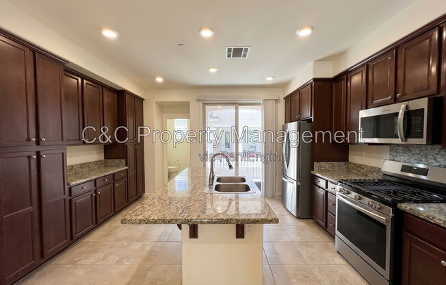2762 FERRARA CIR